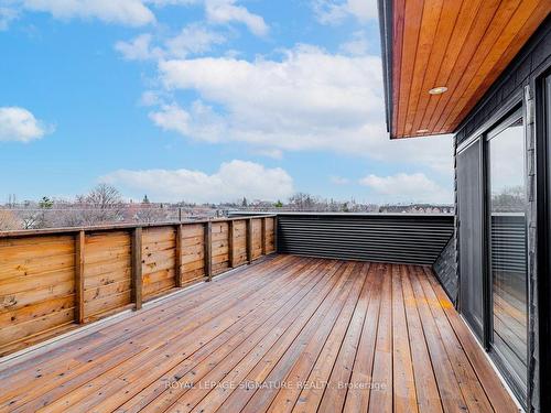 3-2374 Gerrard St E, Toronto, ON - Outdoor