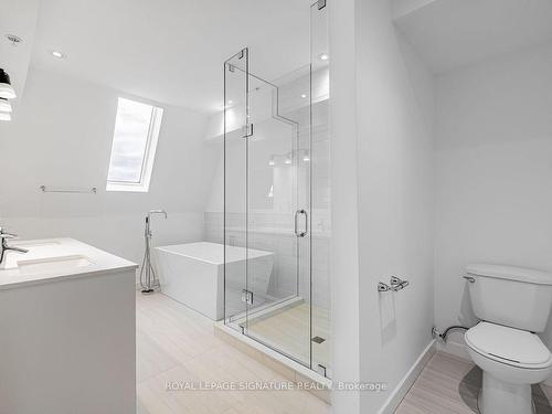 3-2374 Gerrard St E, Toronto, ON - Indoor Photo Showing Bathroom