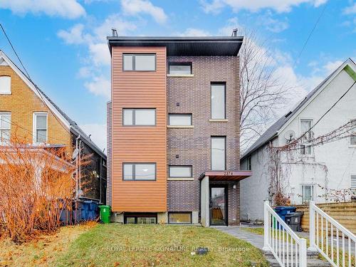 3-2374 Gerrard St E, Toronto, ON - Outdoor