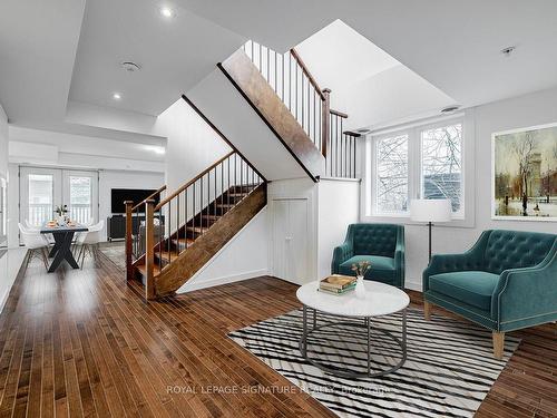 3-2374 Gerrard St E, Toronto, ON - Indoor Photo Showing Living Room