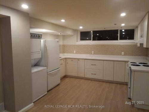 15 Mcdonald Dr, Aurora, ON - Indoor Photo Showing Laundry Room