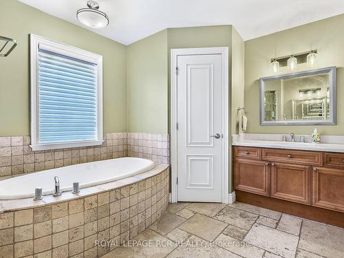 30 Sandy Ridge Crt, Whitchurch-Stouffville, ON - Indoor Photo Showing Bathroom