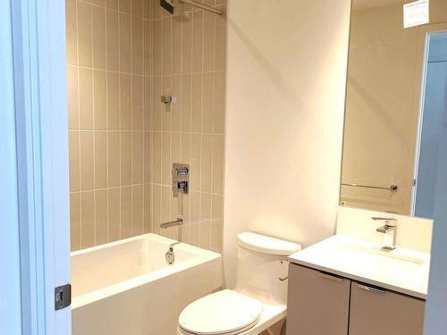 4512-3883 Quartz Rd, Mississauga, ON - Indoor Photo Showing Bathroom