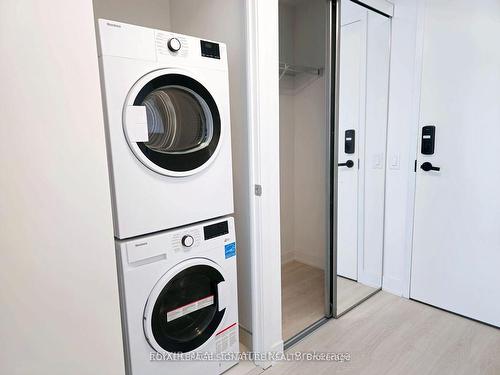 4512-3883 Quartz Rd, Mississauga, ON - Indoor Photo Showing Laundry Room