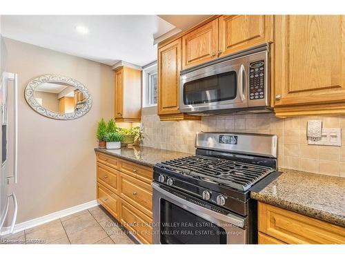 28 Parkview Pl, Brampton, ON - Indoor Photo Showing Kitchen