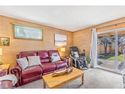 28 Parkview Pl, Brampton, ON - Indoor Photo Showing Living Room