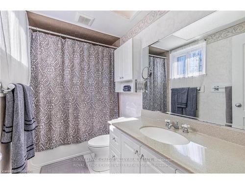 28 Parkview Pl, Brampton, ON - Indoor Photo Showing Bathroom