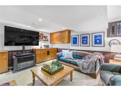 28 Parkview Pl, Brampton, ON - Indoor Photo Showing Living Room