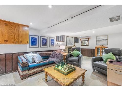 28 Parkview Pl, Brampton, ON - Indoor Photo Showing Living Room