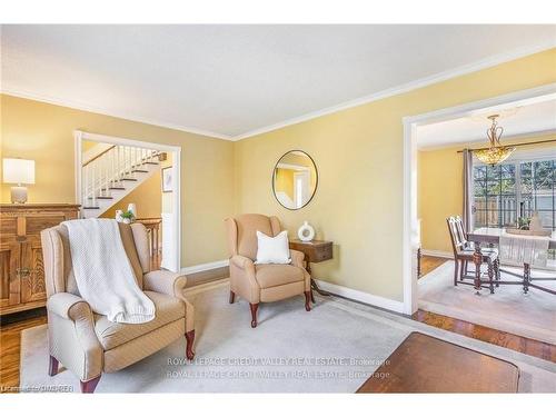 28 Parkview Pl, Brampton, ON - Indoor Photo Showing Living Room