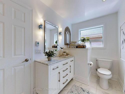 63 Moore St, Brampton, ON - Indoor Photo Showing Bathroom