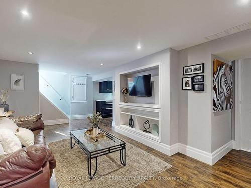 63 Moore St, Brampton, ON - Indoor Photo Showing Living Room