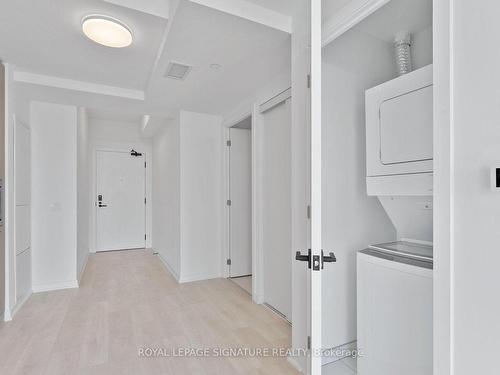 2001-10 Graphophone Grve, Toronto, ON - Indoor Photo Showing Laundry Room