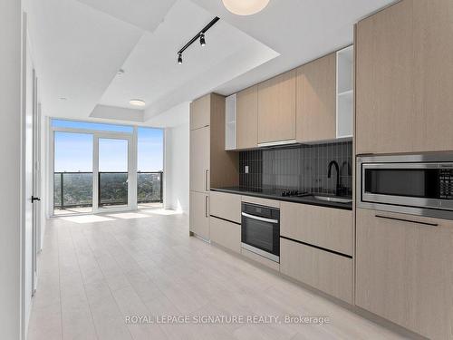 2001-10 Graphophone Grve, Toronto, ON - Indoor Photo Showing Kitchen