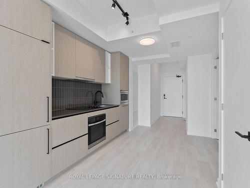 2001-10 Graphophone Grve, Toronto, ON - Indoor Photo Showing Kitchen