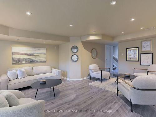 19-2270 Britannia Rd W, Mississauga, ON - Indoor Photo Showing Living Room