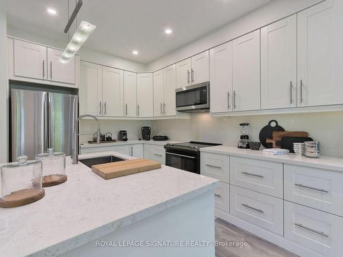 19-2270 Britannia Rd W, Mississauga, ON - Indoor Photo Showing Kitchen With Upgraded Kitchen