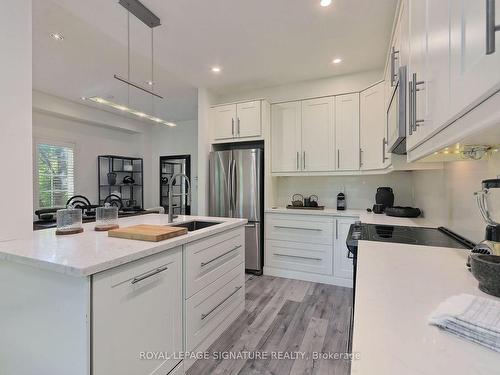 19-2270 Britannia Rd W, Mississauga, ON - Indoor Photo Showing Kitchen With Upgraded Kitchen