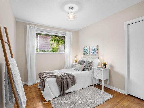 41 Vanderbrent Cres, Toronto, ON - Indoor Photo Showing Bedroom