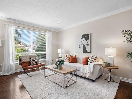 41 Vanderbrent Cres, Toronto, ON - Indoor Photo Showing Living Room