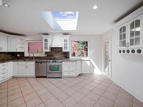 3577 Gallager Dr, Mississauga, ON - Indoor Photo Showing Kitchen