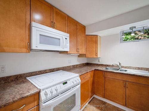 3577 Gallager Dr, Mississauga, ON - Indoor Photo Showing Kitchen With Double Sink