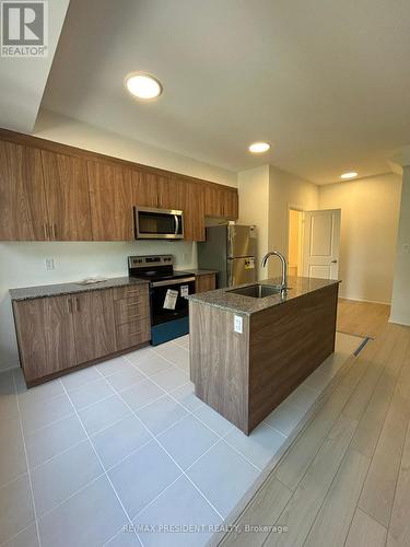 40 Sidney Rose Common Street, St. Catharines, ON - Indoor Photo Showing Kitchen