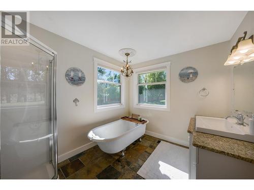 3505 Mcculloch Road, Kelowna, BC - Indoor Photo Showing Bathroom