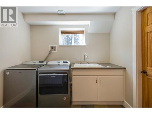 3505 Mcculloch Road, Kelowna, BC - Indoor Photo Showing Laundry Room