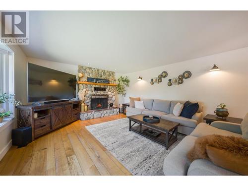 3505 Mcculloch Road, Kelowna, BC - Indoor Photo Showing Living Room With Fireplace