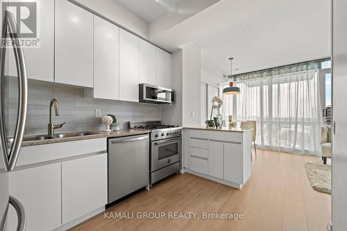 1605 - 30 Canterbury Place, Toronto (Willowdale West), ON - Indoor Photo Showing Kitchen With Stainless Steel Kitchen With Double Sink