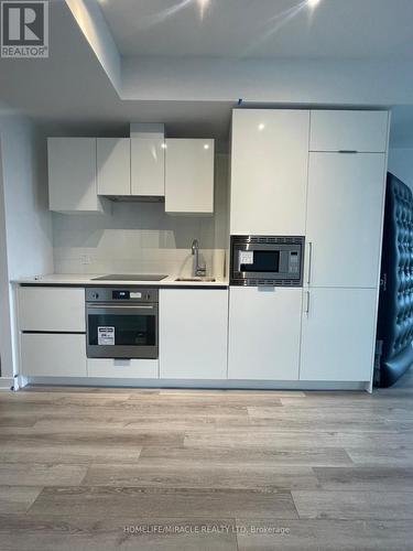 2010 - 234 Simcoe Street, Toronto, ON - Indoor Photo Showing Kitchen