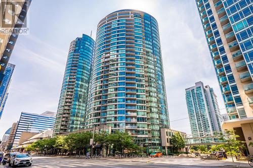 2601 - 373 Front Street W, Toronto (Waterfront Communities), ON - Outdoor With Facade