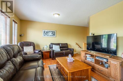 1785 Creek Way, Burlington (Uptown), ON - Indoor Photo Showing Living Room