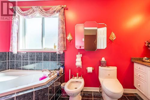 1785 Creek Way, Burlington (Uptown), ON - Indoor Photo Showing Bathroom