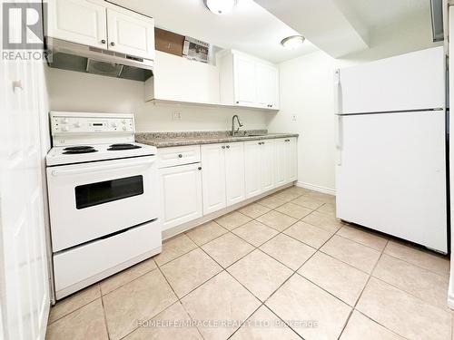 149 Foxhunt Road, Waterloo, ON - Indoor Photo Showing Kitchen