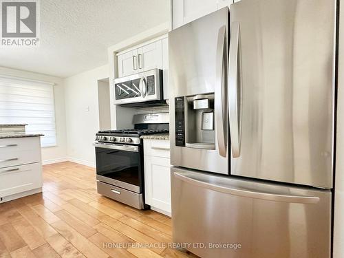 149 Foxhunt Road, Waterloo, ON - Indoor Photo Showing Kitchen With Upgraded Kitchen