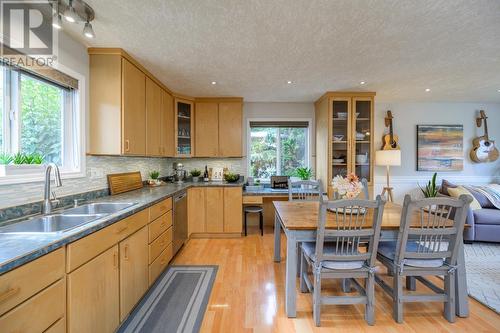 4739 Crocus Crescent, Prince George, BC - Indoor Photo Showing Kitchen With Double Sink