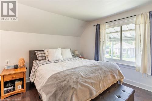 Front/ Unit 1 - primary bed - 239 East 22Nd Street, Hamilton, ON - Indoor Photo Showing Bedroom