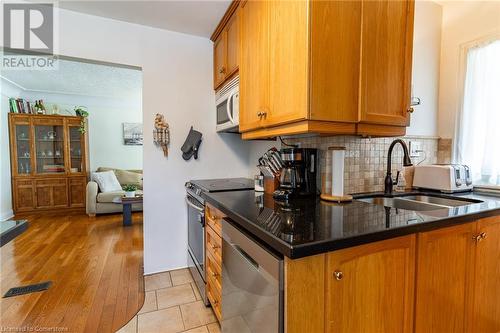 239 East 22Nd Street, Hamilton, ON - Indoor Photo Showing Kitchen With Double Sink