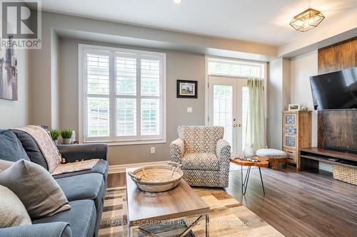 82 Cole Street, Hamilton (Waterdown), ON - Indoor Photo Showing Living Room