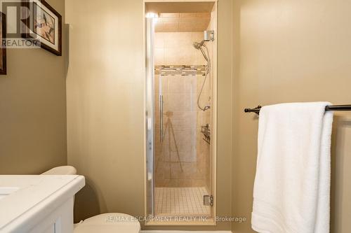 82 Cole Street, Hamilton (Waterdown), ON - Indoor Photo Showing Bathroom