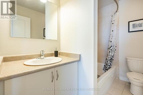 82 Cole Street, Hamilton (Waterdown), ON - Indoor Photo Showing Bathroom