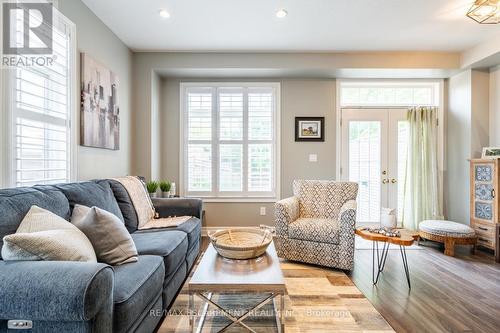 82 Cole Street, Hamilton (Waterdown), ON - Indoor Photo Showing Living Room