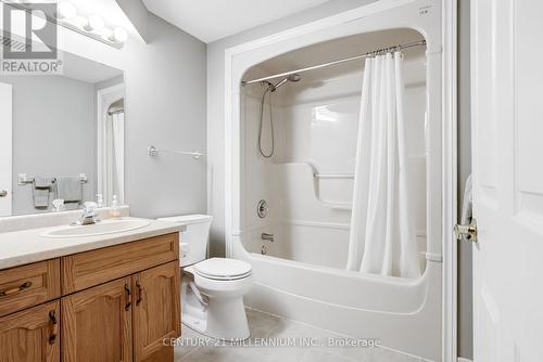 8 - 615 Nelson Street W, Norfolk, ON - Indoor Photo Showing Bathroom