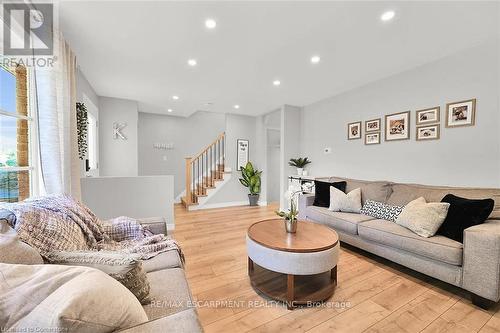 26 Elford Crescent, Hamilton (Vincent), ON - Indoor Photo Showing Living Room