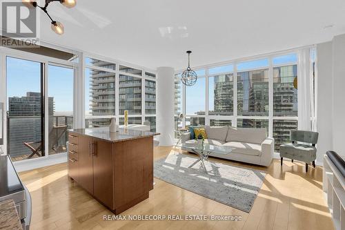 4407 - 55 Bremner Boulevard, Toronto, ON - Indoor Photo Showing Living Room