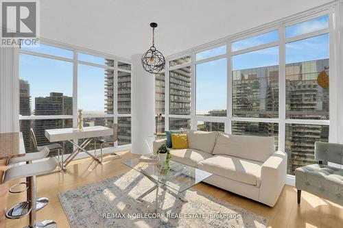 4407 - 55 Bremner Boulevard, Toronto, ON - Indoor Photo Showing Living Room