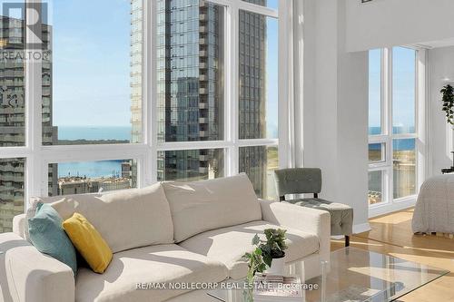 4407 - 55 Bremner Boulevard, Toronto, ON -  Photo Showing Living Room