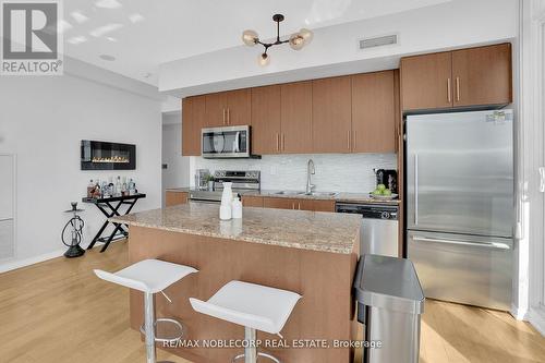 4407 - 55 Bremner Boulevard, Toronto, ON - Indoor Photo Showing Kitchen With Double Sink With Upgraded Kitchen